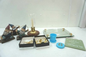 lot 202 image: decor lot