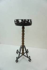 lot 205 image: Plant Stand 27.25 tall