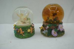lot 230 image: Snow Globe Music Boxes