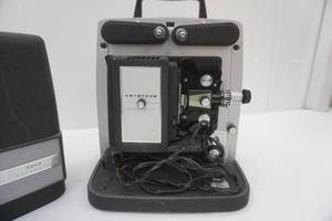 lot 232 image: Vintage Keystone 8mm Film Projector & Vintage Keystone Sylvania Sun Gun Movie Light