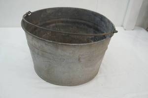 lot 275 image: Vintage Galvanized Bucket 14 diameter 8 tall