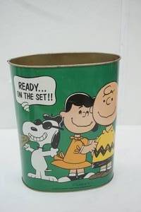 lot 277 image: Vintage 1969 Metal Peanuts Wastebasket