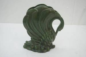 lot 278 image: Vintage Genuine Haeger Green Swan Vase 12x 10