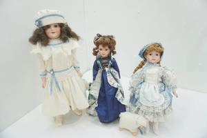 lot 283 image: (3ct) Porcelain Dolls