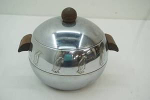 lot 287 image: Vintage 1940s1950s West Bend Penguin Hot & Cold Server