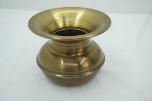 lot 290 image: Copper Craft Brass Spittoon 4.5tall