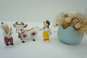 lot 292 image: Vintage Purple Cow Creamer, Vintage Japanese Figurines, Vintage Pottery Vase