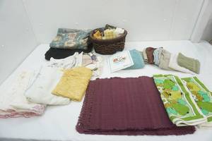 lot 309 image: Linens & Woven Storage Basket