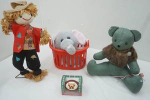 lot 333 image: Vintage Scarecrow wStand & More
