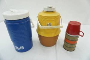 lot 335 image: Vintage Water Coolers & Thermos