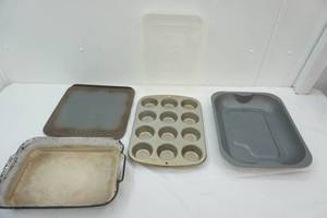 lot 355 image: Bakeware Lot