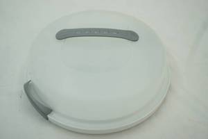 lot 356 image: Sterilite Cake Container