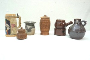 lot 365 image: Vintage Wood and Pottery Decor