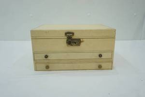lot 377 image: Vintage Jewelry Box and Contents