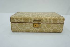 lot 378 image: Vintage Jewelry Box and Contents