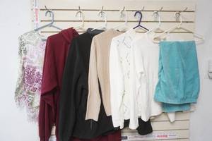 lot 386 image: Womens Clothes Lot (12L)