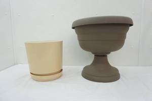 lot 391 image: Poly Planters (2ct)