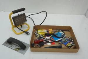 lot 451 image: Work Light, Trowel and Other Hand Tools