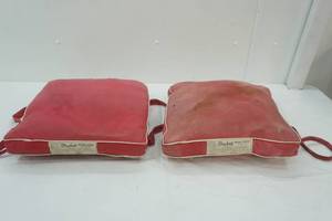 lot 470 image: (2ct) Vintage Dryback Buoyant Cushion 15x 15x2