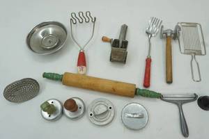 lot 478 image: Vintage Kitchen Utensils
