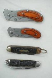 lot 549 image: Folding Knives & Vintage Camillus Multi-Tool Pocket Knives
