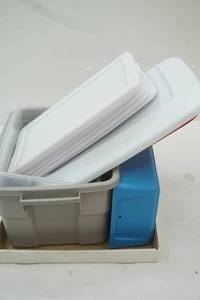 lot 561 image: Storage Containers (3ct) Variety of Lids