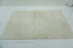 lot 565 image: 34x20.5 Rubber Backed Rug
