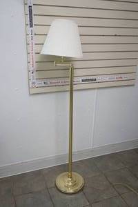 lot 622 image: Brass Floor Lamp 5 tall