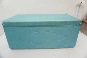 lot 625 image: Vintage Chest