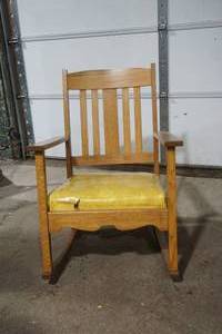 lot 641 image: Vintage Rocking Chair