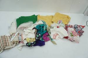 lot 653 image: Vintage Ladies Hankies and Material For Sewing