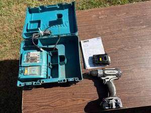 lot 10 image: MAKITA CORDLESS DRILL
