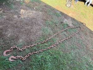 lot 15 image: VERY LARGE CHAIN
