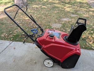 lot 3 image: G - Toro Power Clear 721 E Single-Stage Snow Blower