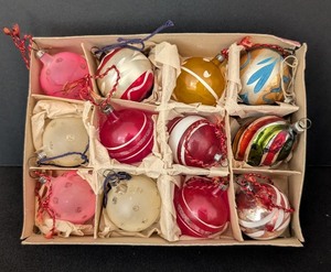 lot 12 image: LL - Set of 12 Vintage German Glass Christmas Ornaments
