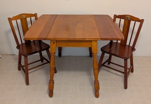 lot 15 image: LL - Vintage Wood Drop Leaf Dining Table with 2 Chairs