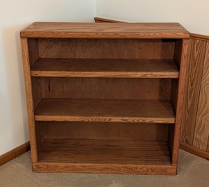 lot 67 image: LL - Solid Oak 3-Shelf Bookcase