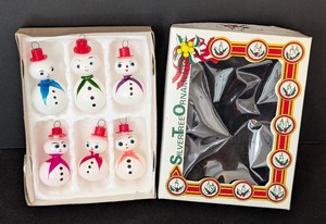 lot 76 image: LL - Set of 6 Vintage Miniature Plastic Snowman Ornaments with Box