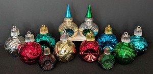 lot 78 image: LL - Collection of 12 Avon Vintage Glass Perfume Bottles Assorted Colors