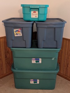 lot 83 image: LL - Set of 5 Heavy Duty Storage Totes Assorted Sizes 10-33 Gallon