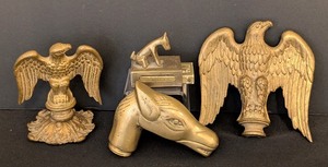 lot 155 image: LL - Collection of 4 Vintage Brass Decorative Finials Including Eagles and Horse Designs
