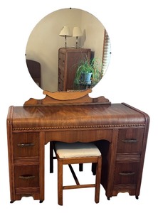 lot 7 image: BR - Vintage Wooden Vanity with Mirror and Stool