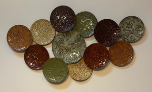 lot 122R image: K - Embossed Multi Circle Metal Wall Decor