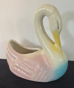 lot 123R image: P - Vintage Shawnee Swan Ceramic Planter