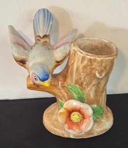 lot 124R image: P - Vintage Torii Japan Ceramic Bird Vase