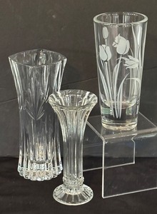 lot 127R image: P - Collection of 3 Crystal and Clear Glass Vases