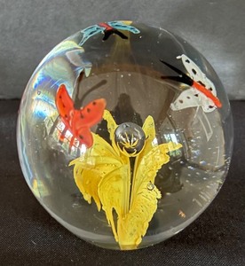 lot 128R image: P - Glass Paperweight with Butterfly Motif and Yellow Flower