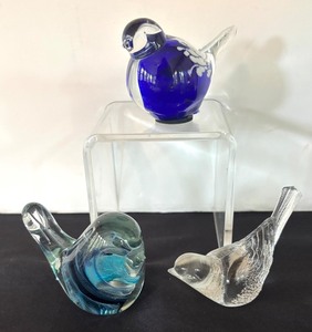lot 131R image: P - Set of 3 Beautiful Glass Bird Figurines
