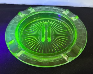 lot 136R image: P - Vintage Uranium Glass Ashtray