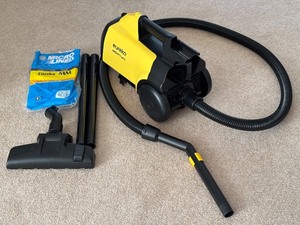 lot 48H image: FLR - Eureka Mighty Mite Model 3670G Vacuum Cleaner with Attachments